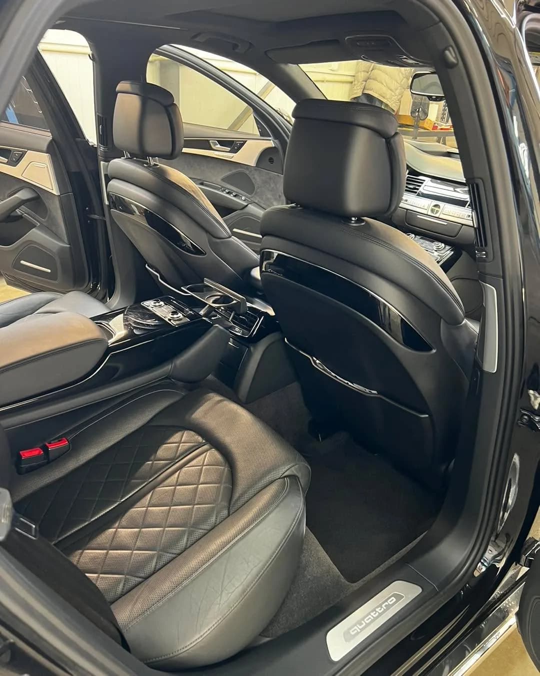 Кадър 5 от 5: Audi S8