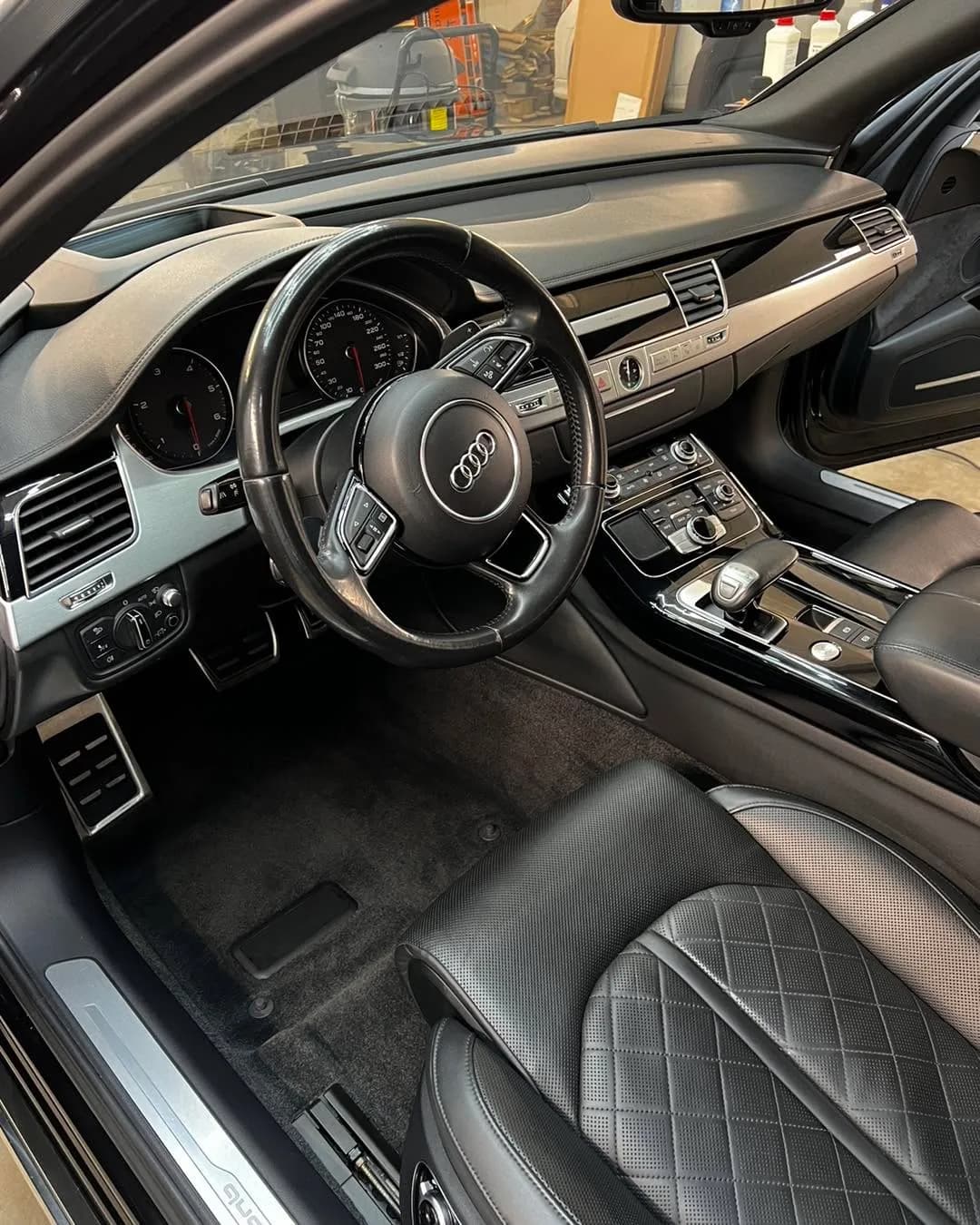 Кадър 3 от 5: Audi S8
