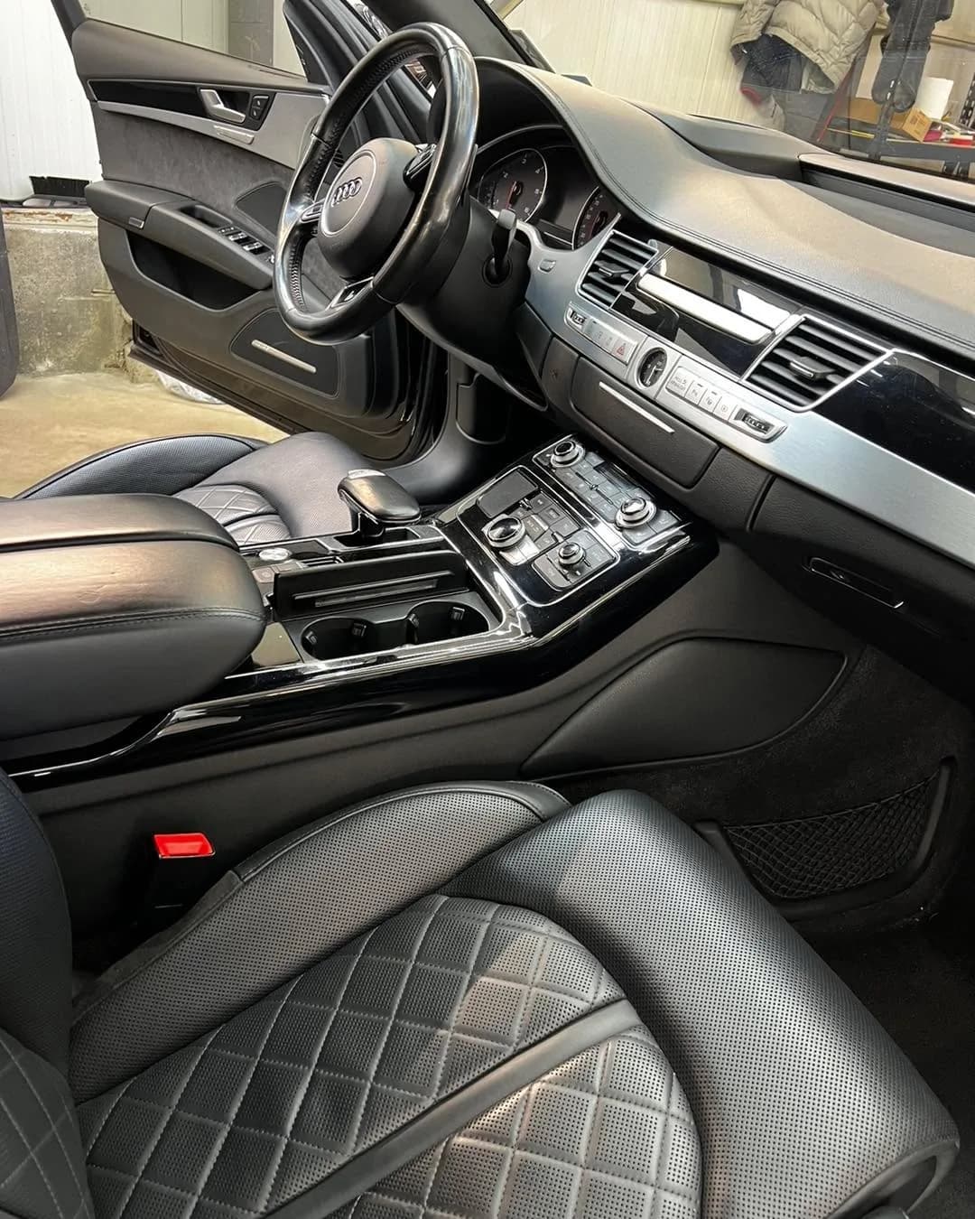 Кадър 4 от 5: Audi S8