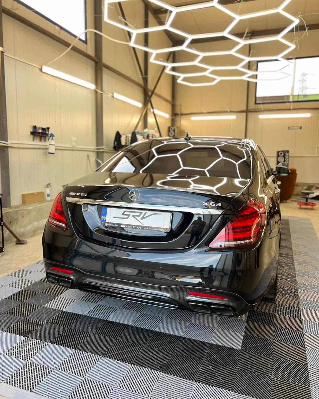 Кадър 7 от 8: Mercedes-Benz с обновен интериор