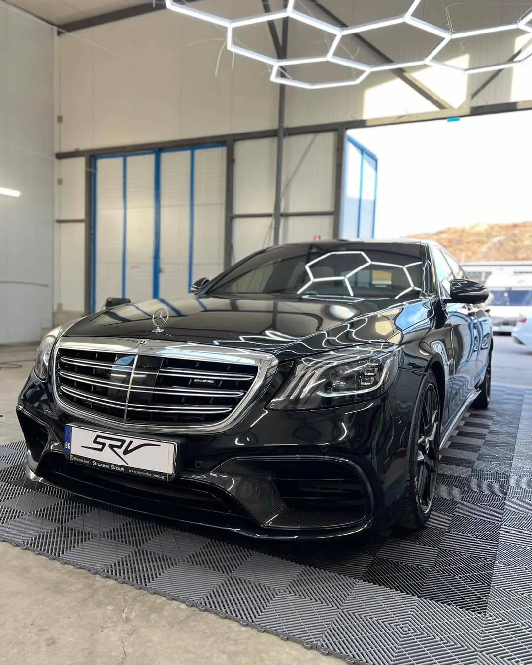 Кадър 4 от 8: Mercedes-Benz с обновен интериор