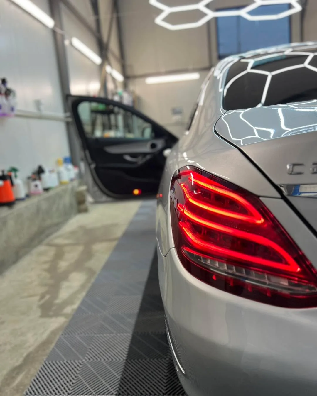 Кадър 6 от 6: Mercedes-Benz C220