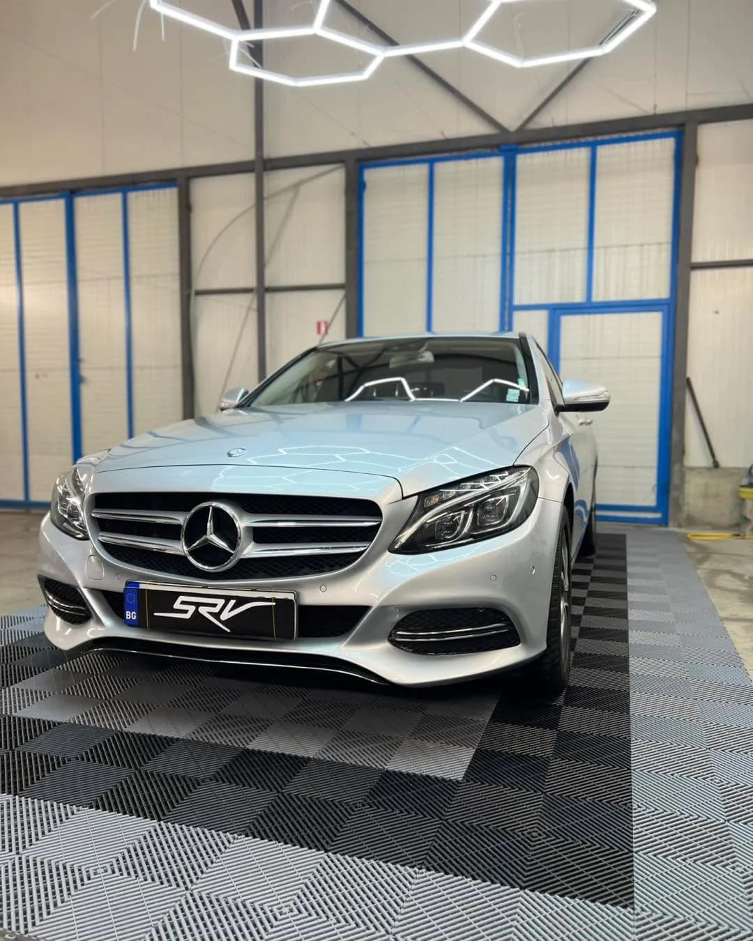 Кадър 3 от 6: Mercedes-Benz C220