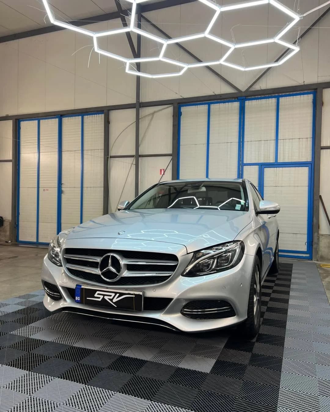Кадър 2 от 6: Mercedes-Benz C220