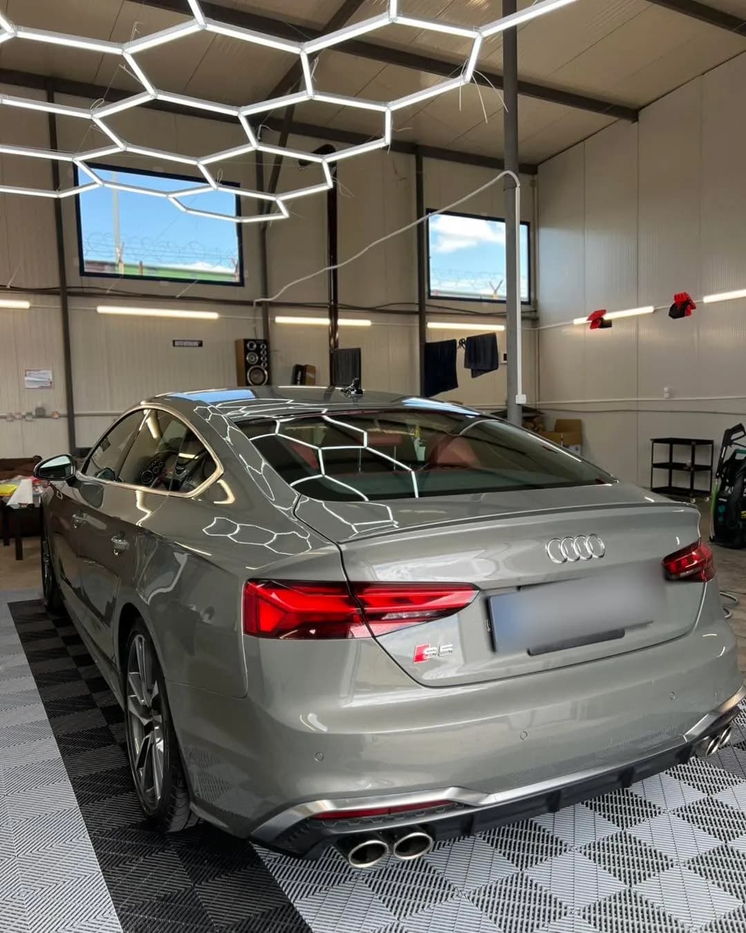 Кадър 5 от 10: Audi S5