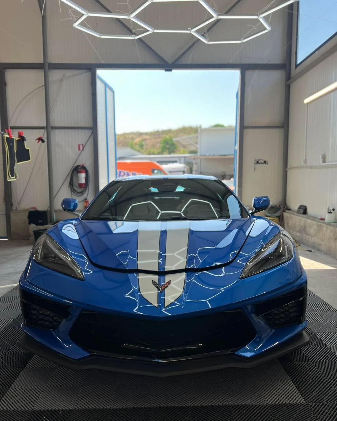 Кадър на Chevrolet Corvette от реален проект на SRV Detailing