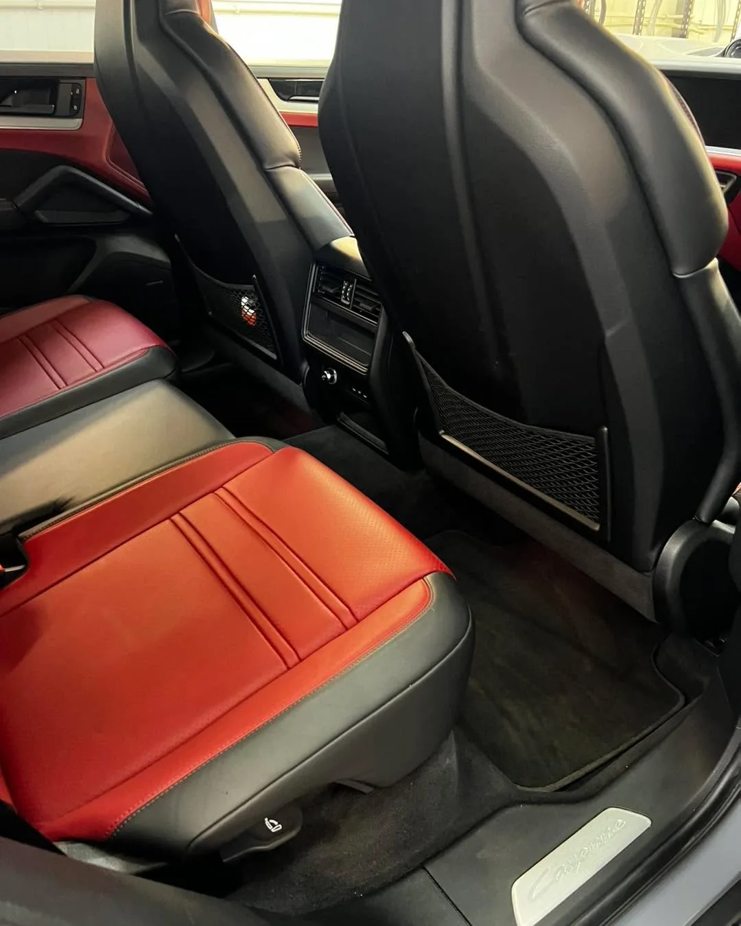 Кадър 5 от 10: Porsche Cayenne