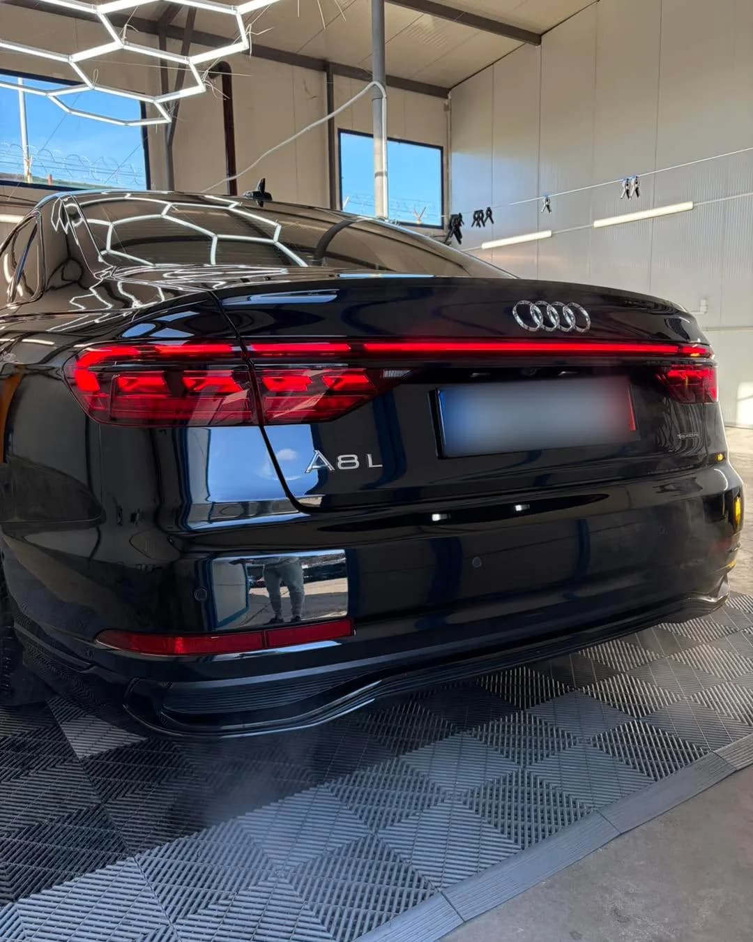 Кадър 8 от 20: Audi A8