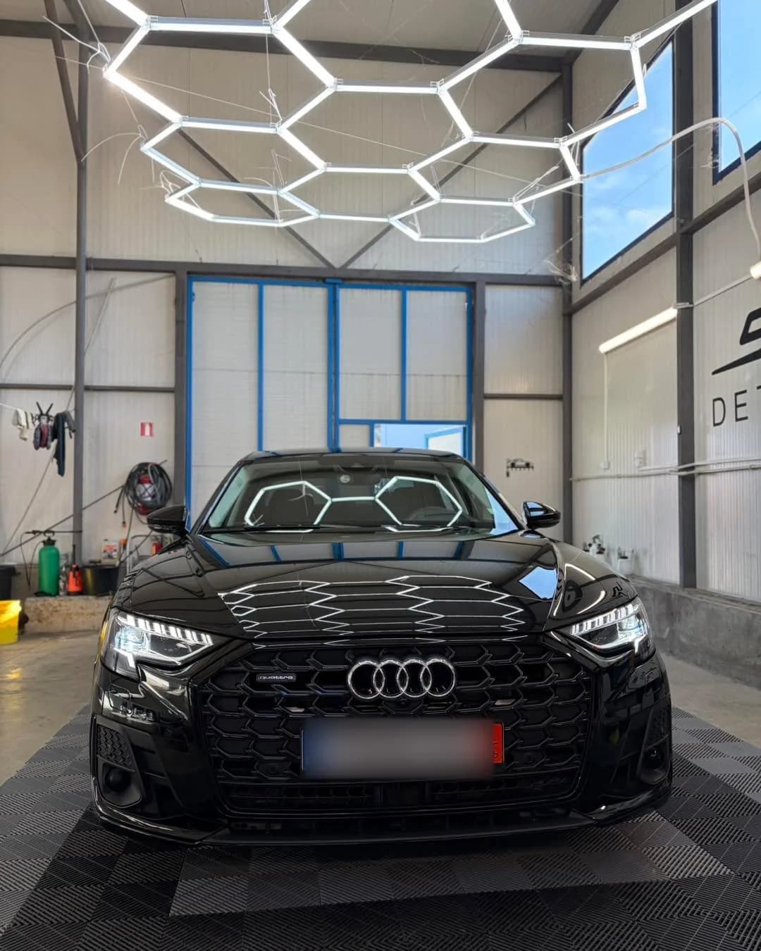 Кадър 10 от 20: Audi A8