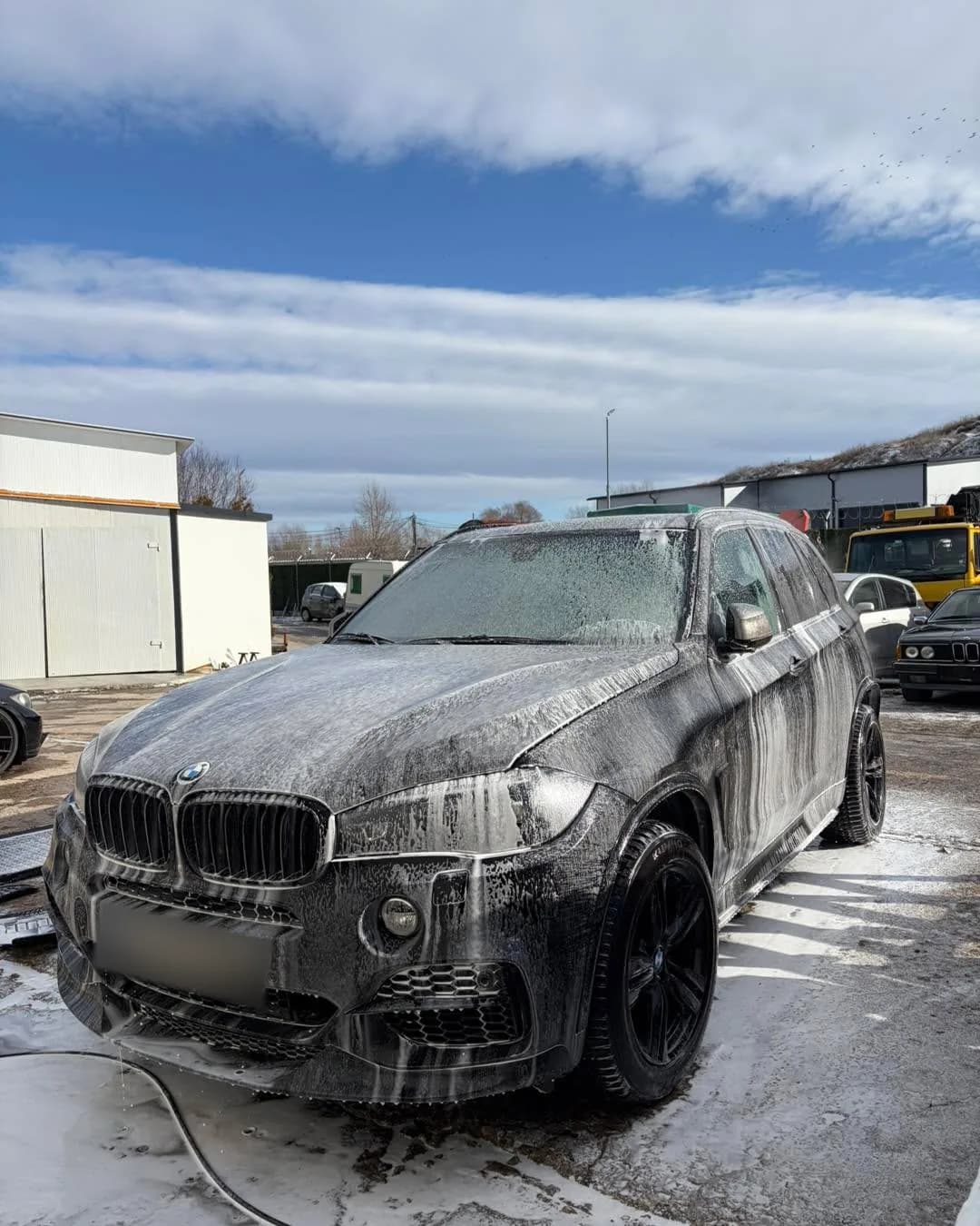 Кадър на BMW X5 M от реален проект на SRV Detailing
