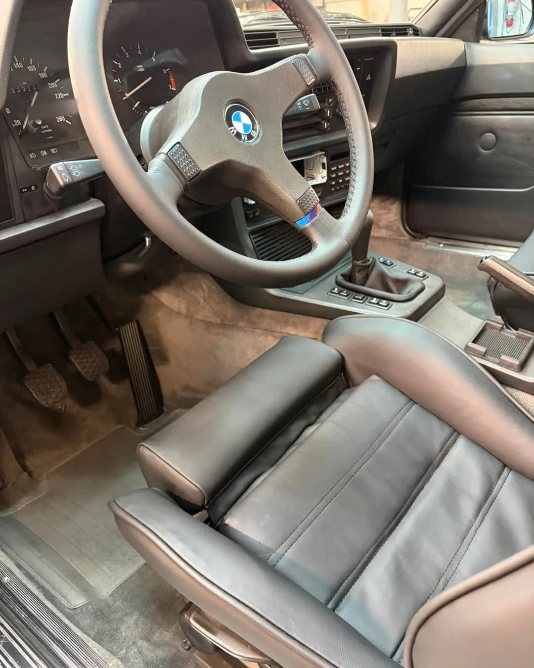 Кадър 6 от 10: BMW 635 CSi