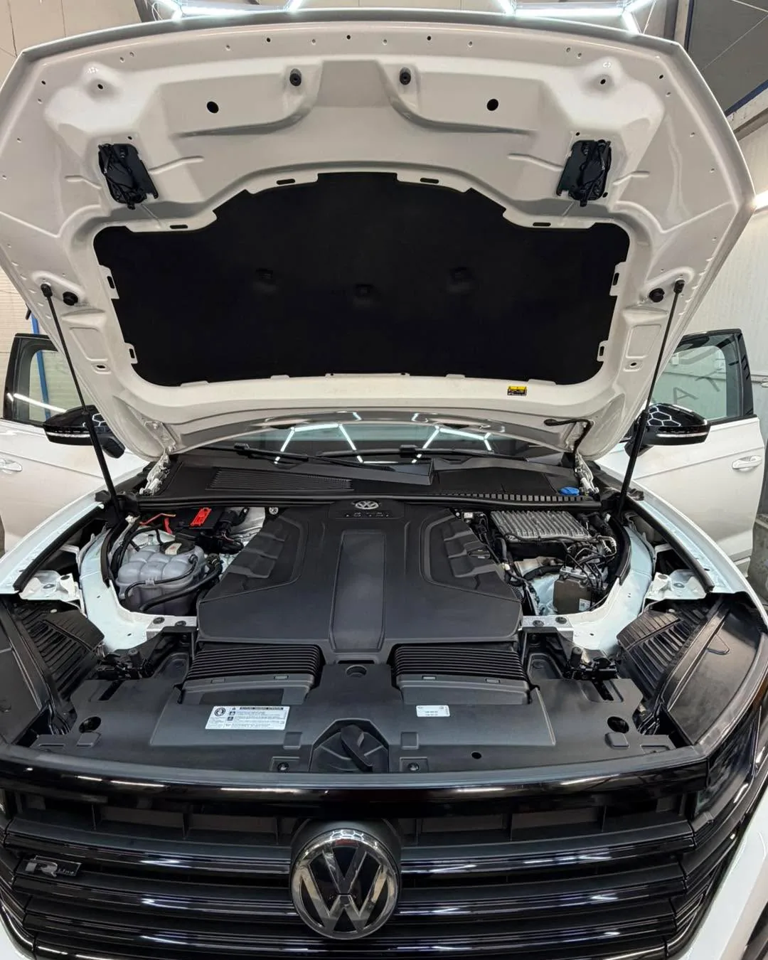 Кадър 2 от 10: Volkswagen Touran R-Line