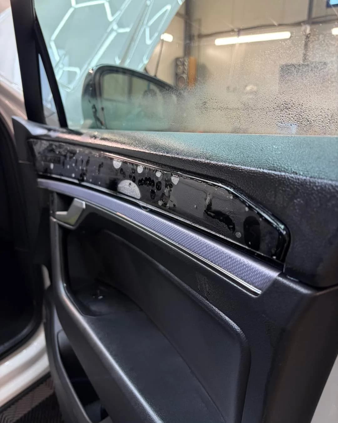 Кадър 7 от 10: Volkswagen Touran R-Line