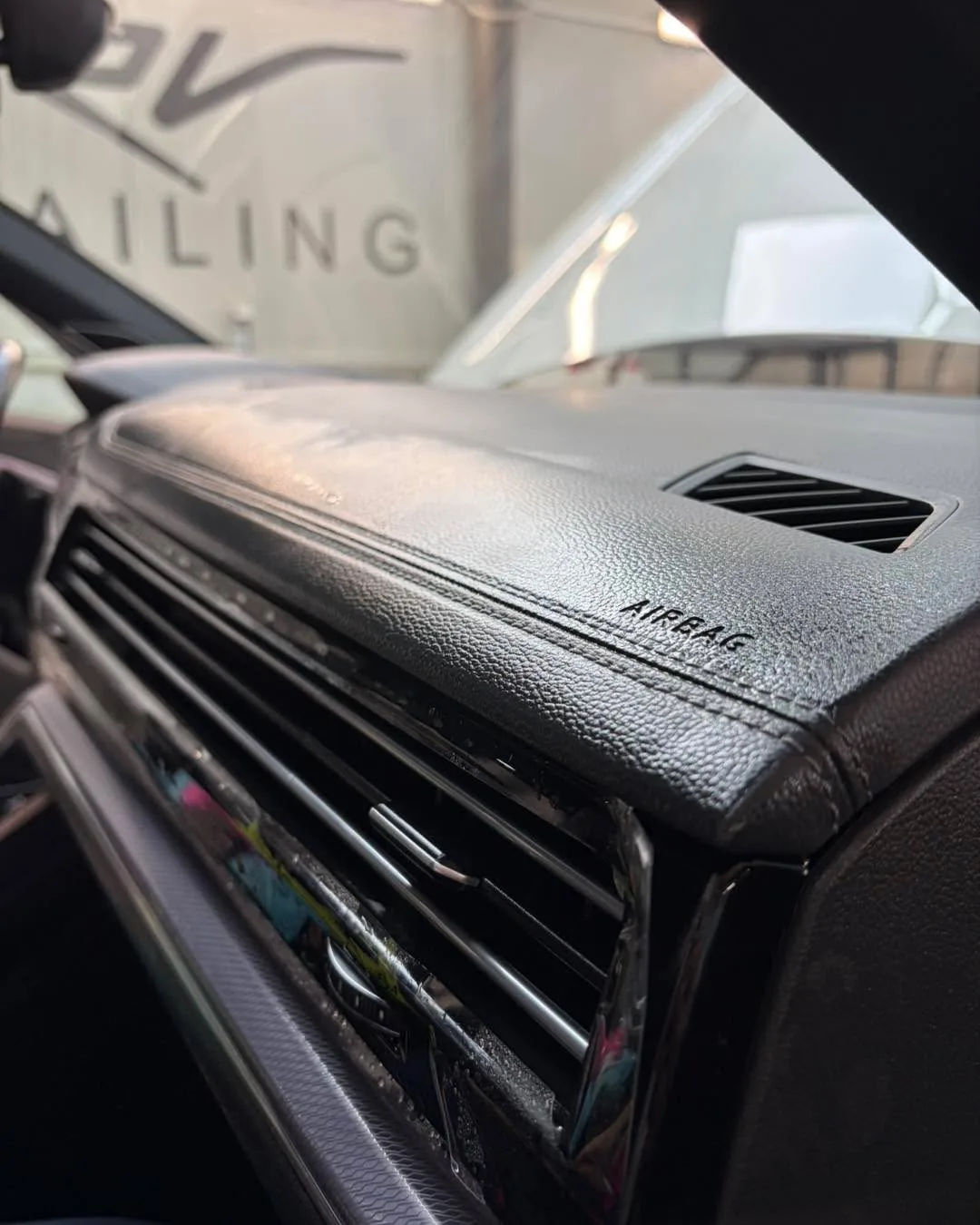 Кадър 9 от 10: Volkswagen Touran R-Line