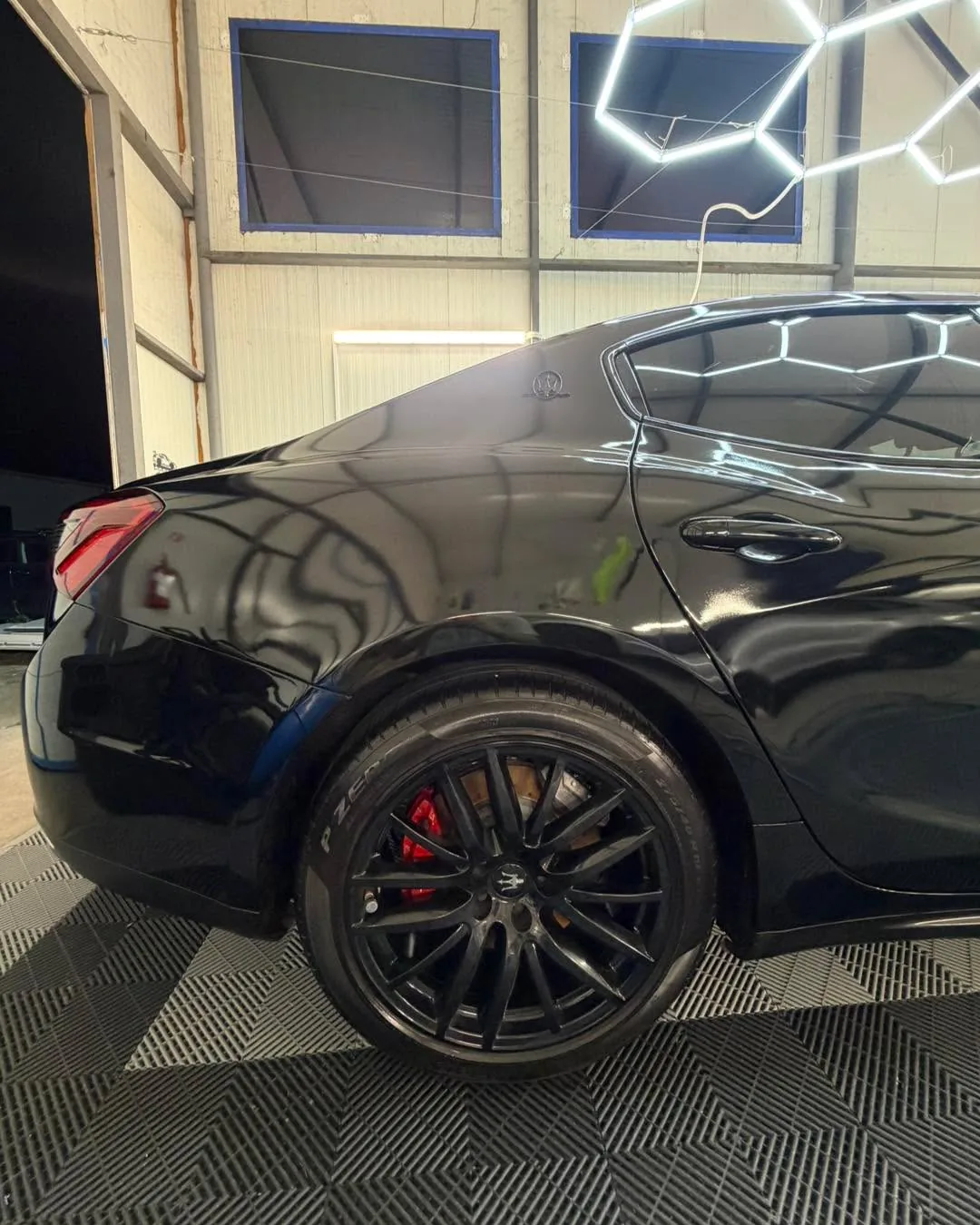Кадър 4 от 10: Maserati