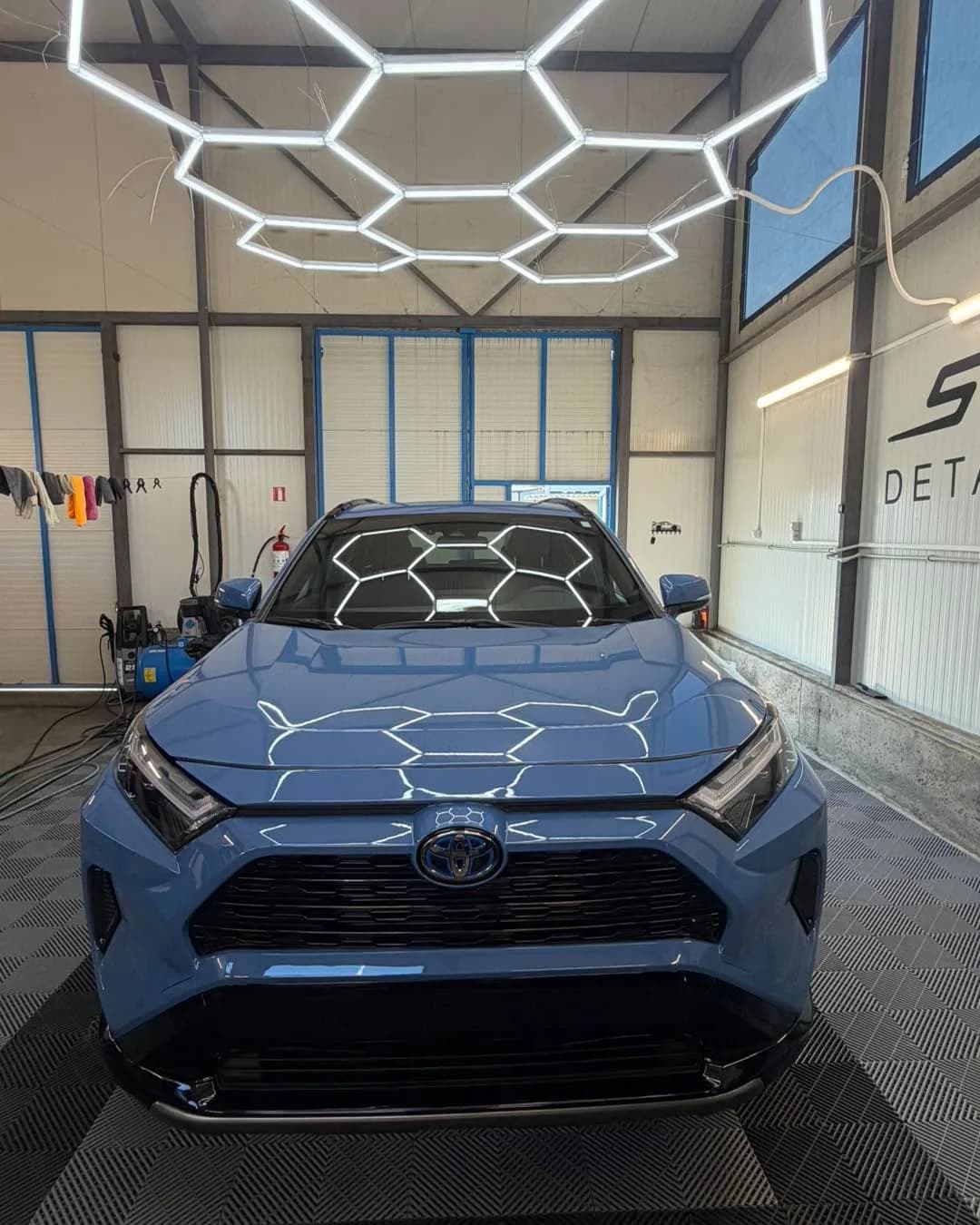 Кадър 3 от 8: Toyota RAV4
