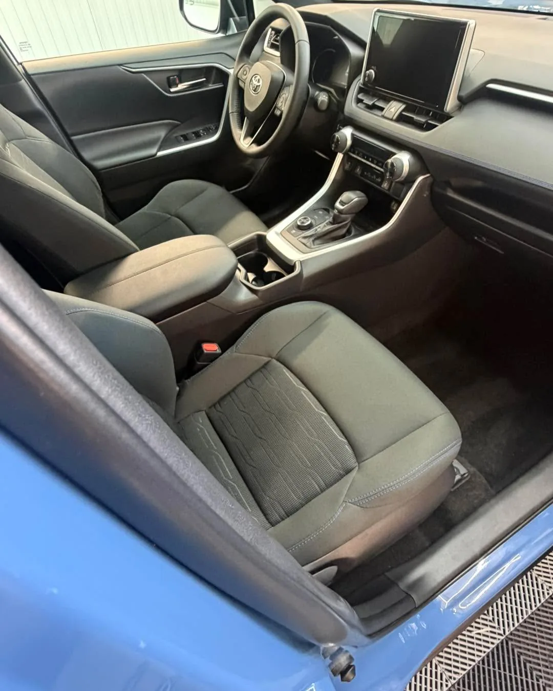 Кадър 7 от 8: Toyota RAV4