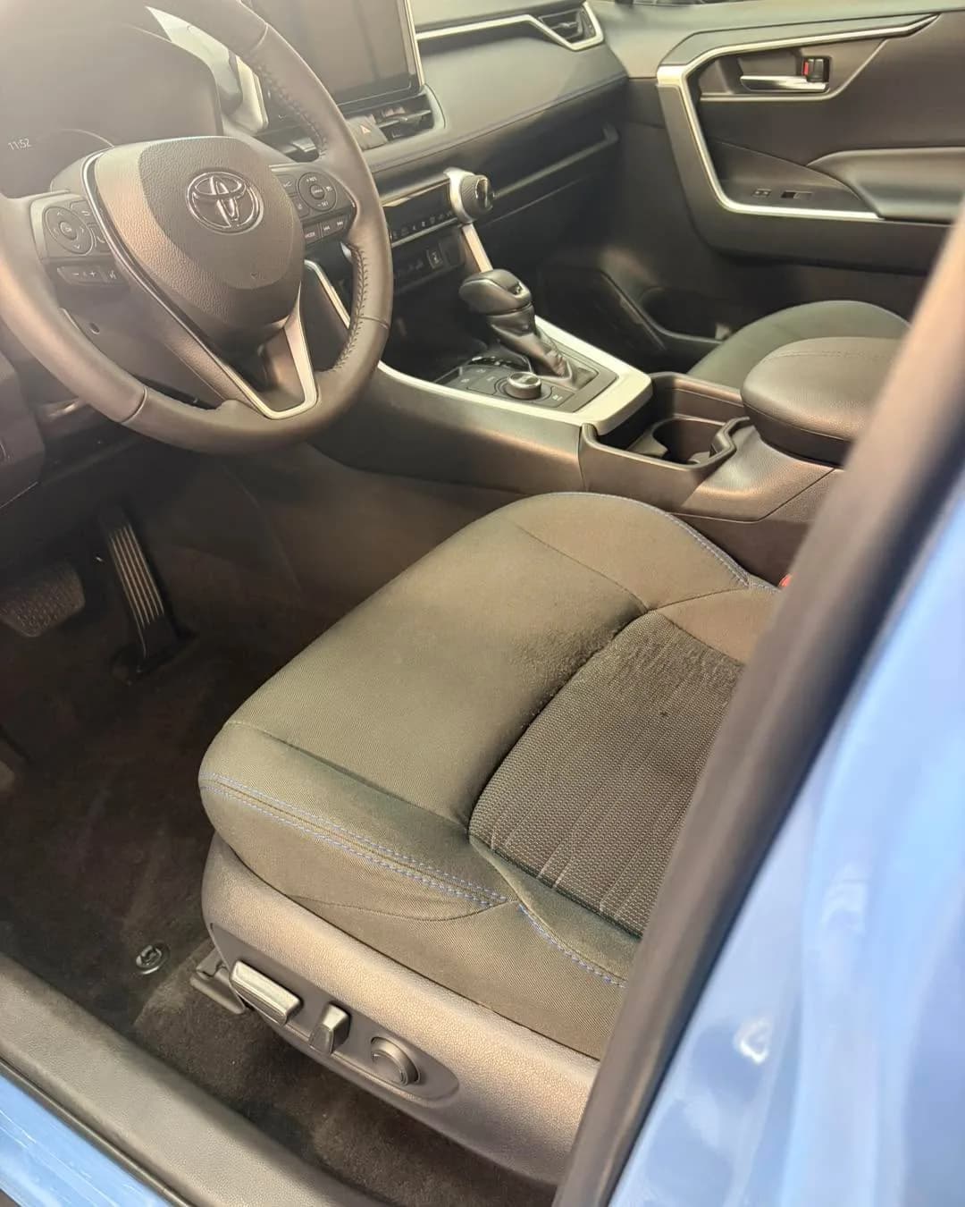 Кадър 5 от 8: Toyota RAV4
