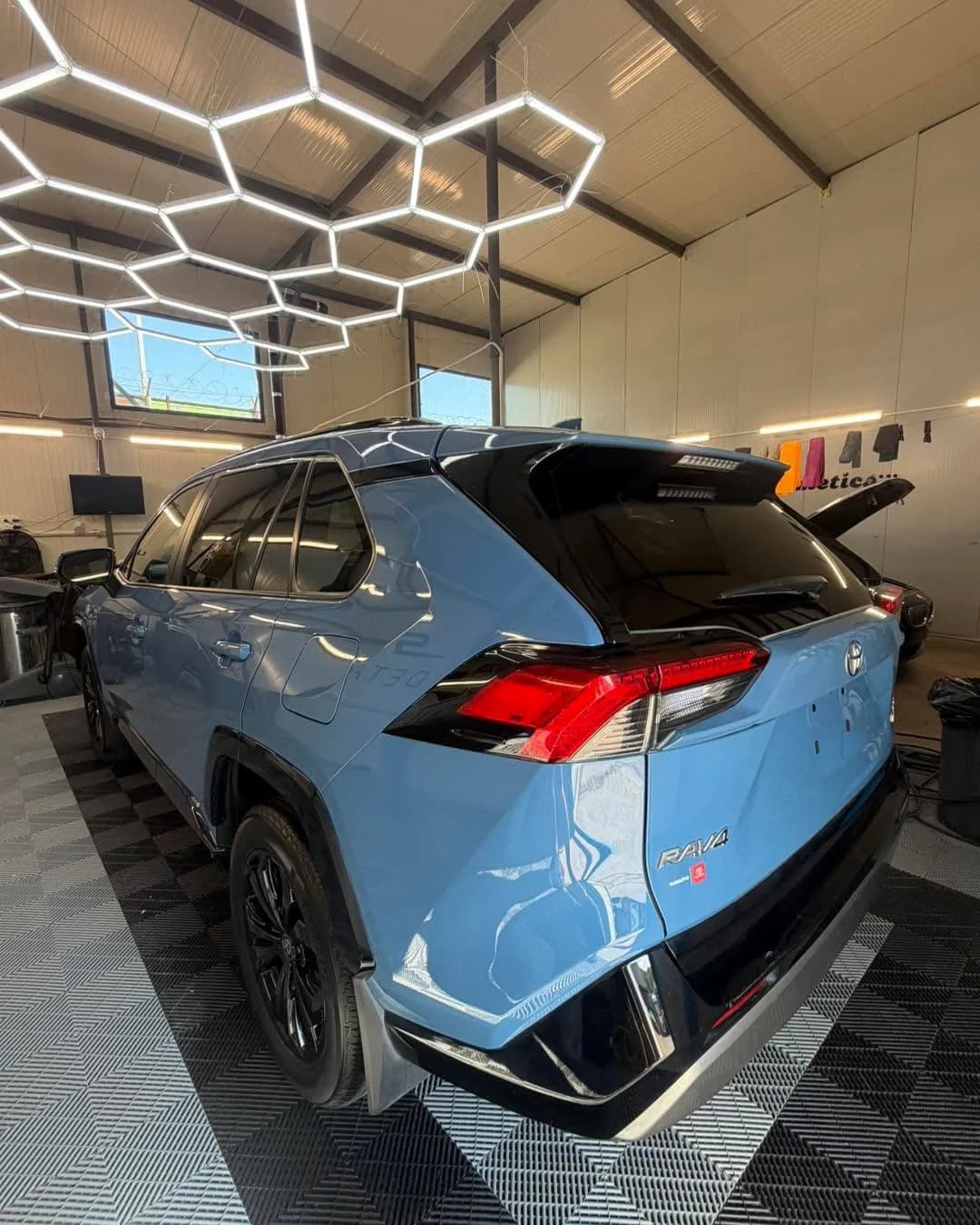 Кадър 8 от 8: Toyota RAV4