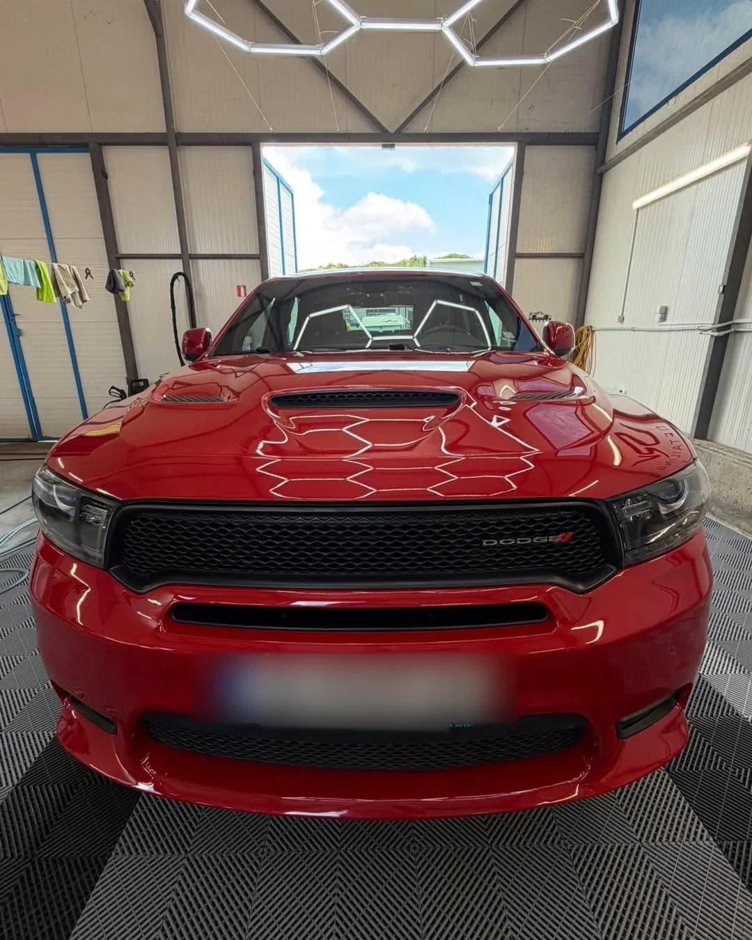 Кадър 3 от 5: Dodge с обновен финиш