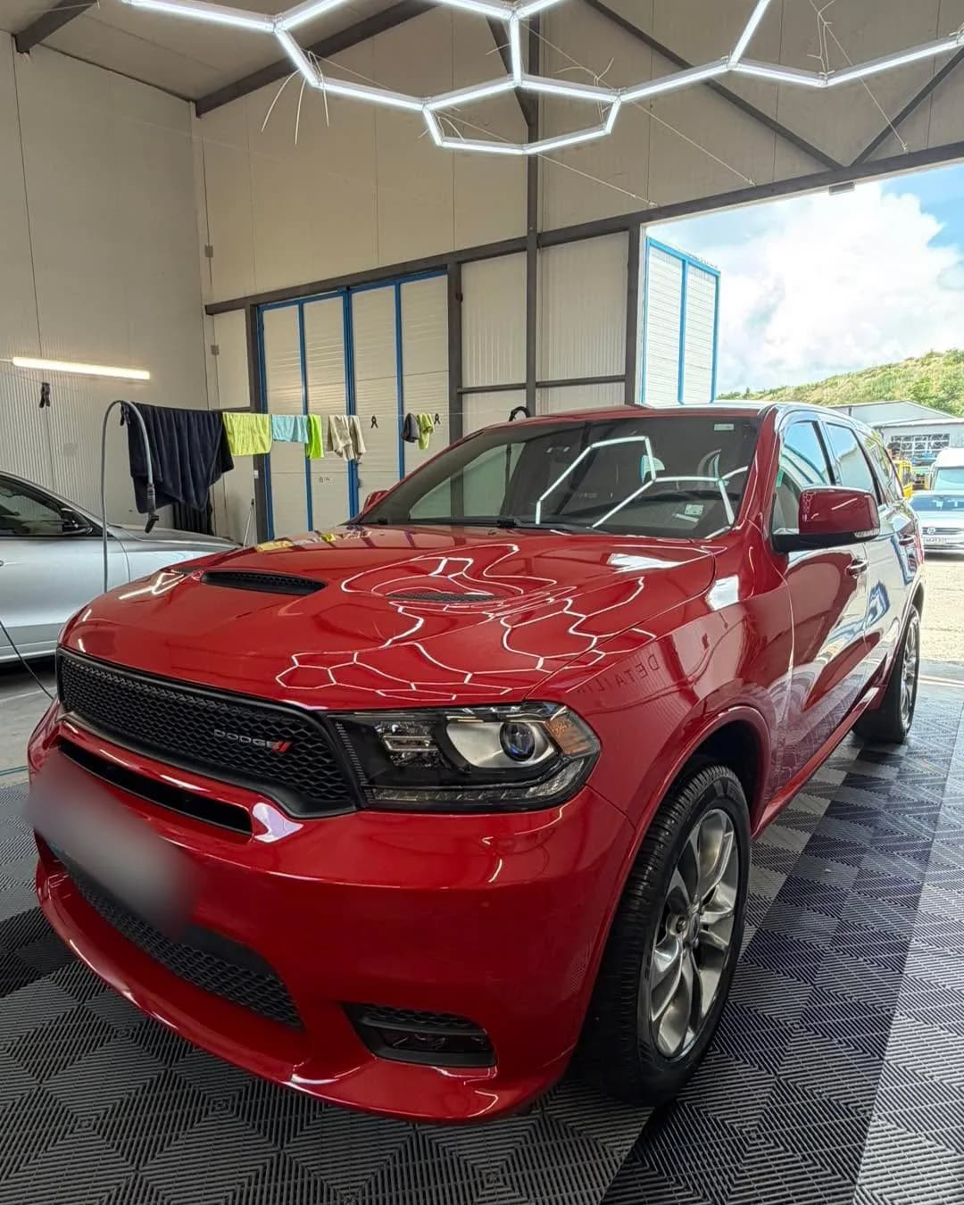 Кадър на Dodge с обновен финиш от реален проект на SRV Detailing